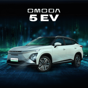 Auto elettrica bianca OMODA 5 EV su sfondo futuristico